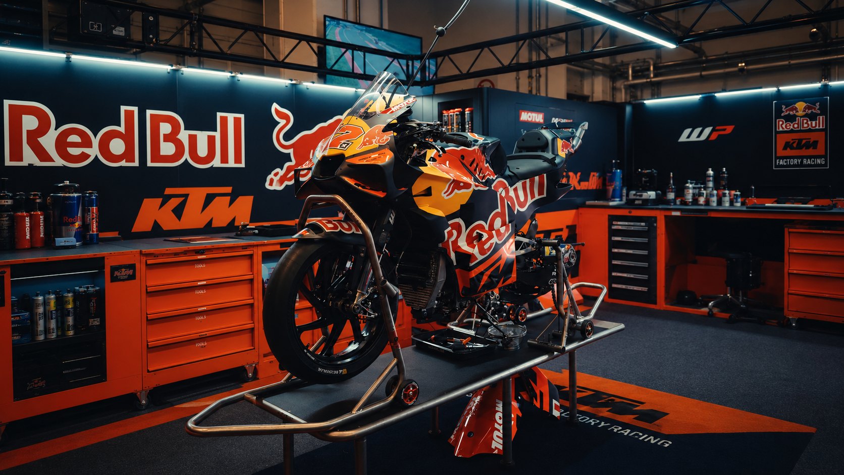 Red Bull KTM Factory Racing — box